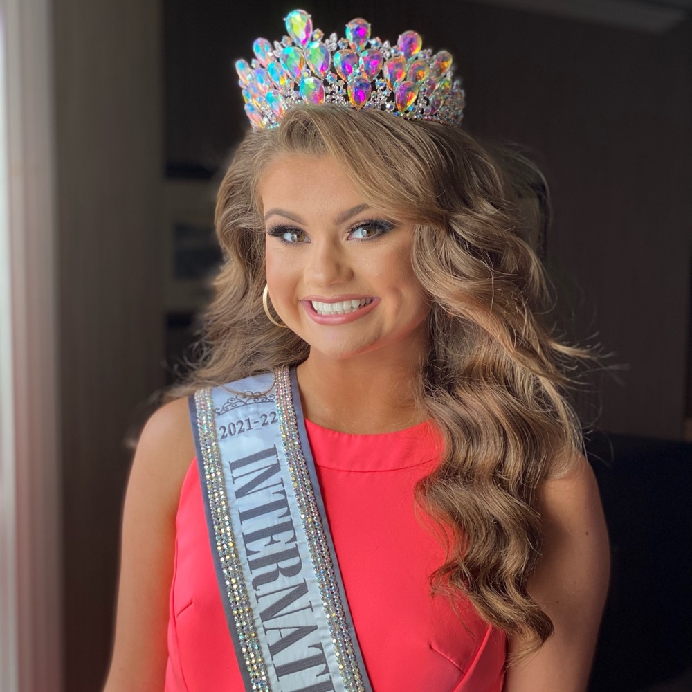 Meet your Posher, Adrianna